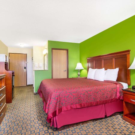 Days Inn & Suites By Wyndham Wichita Eksteriør bilde