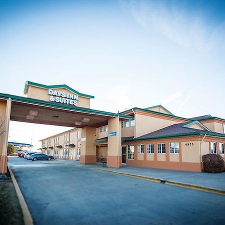 Days Inn & Suites By Wyndham Wichita Eksteriør bilde