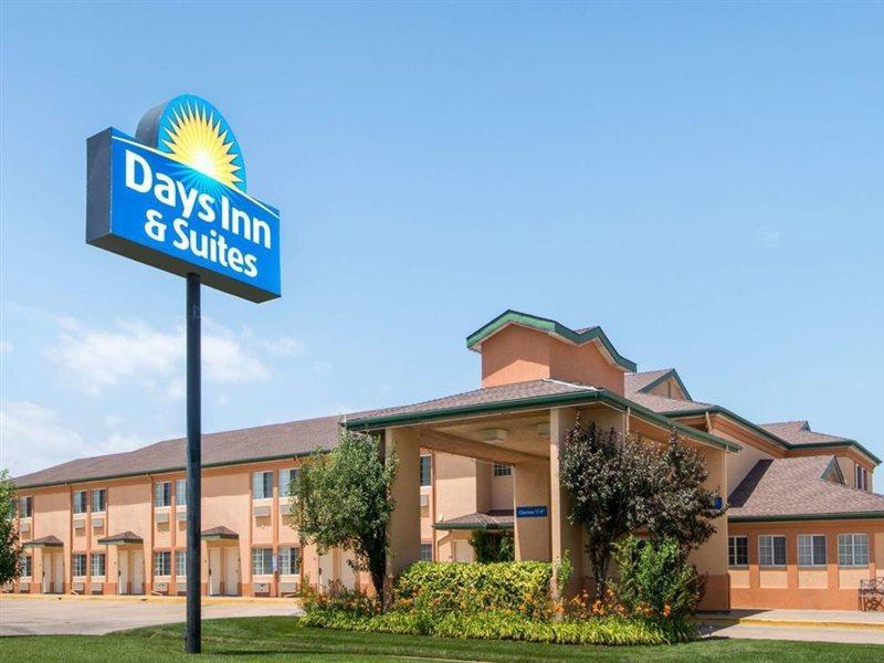 Days Inn & Suites By Wyndham Wichita Eksteriør bilde