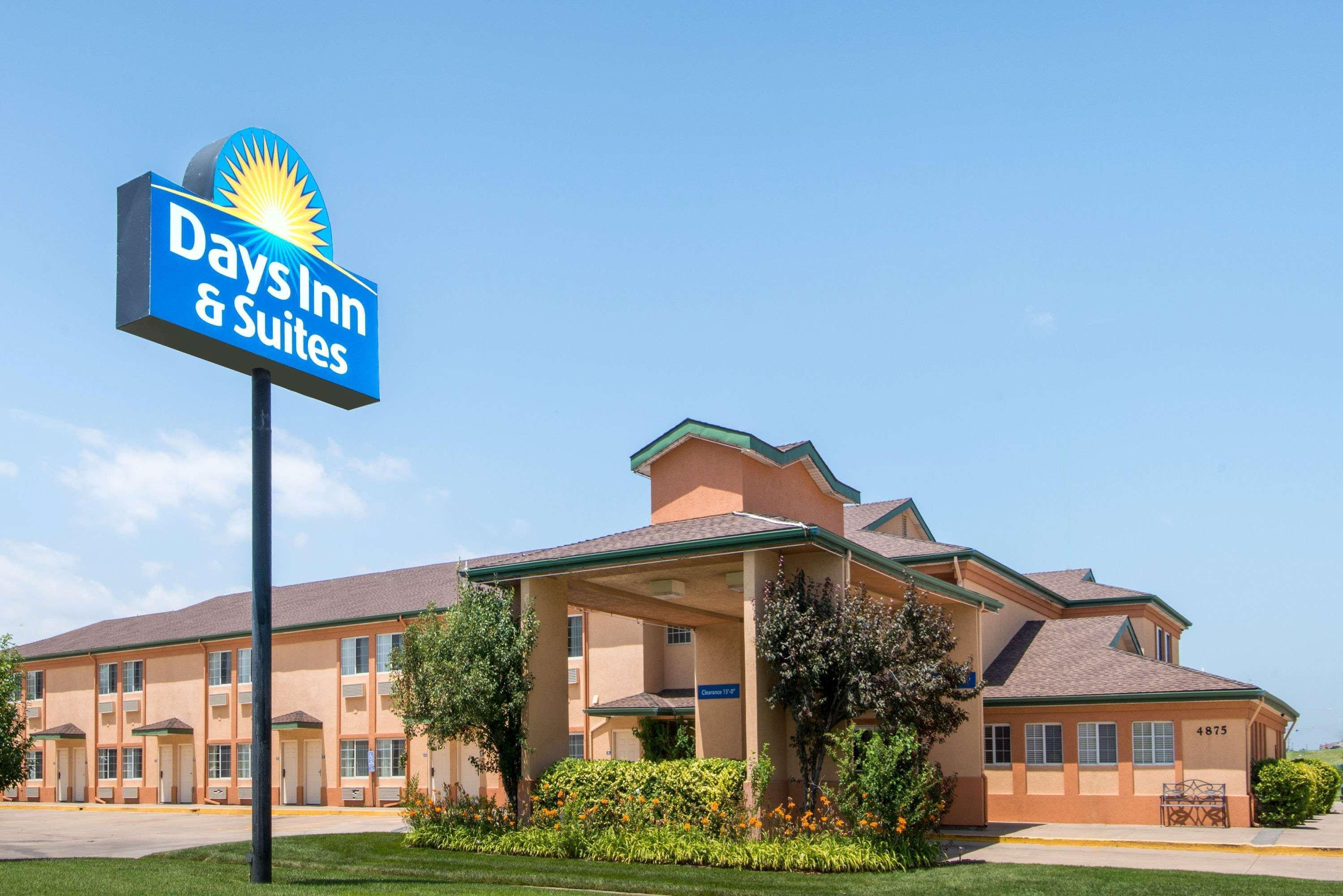 Days Inn & Suites By Wyndham Wichita Eksteriør bilde