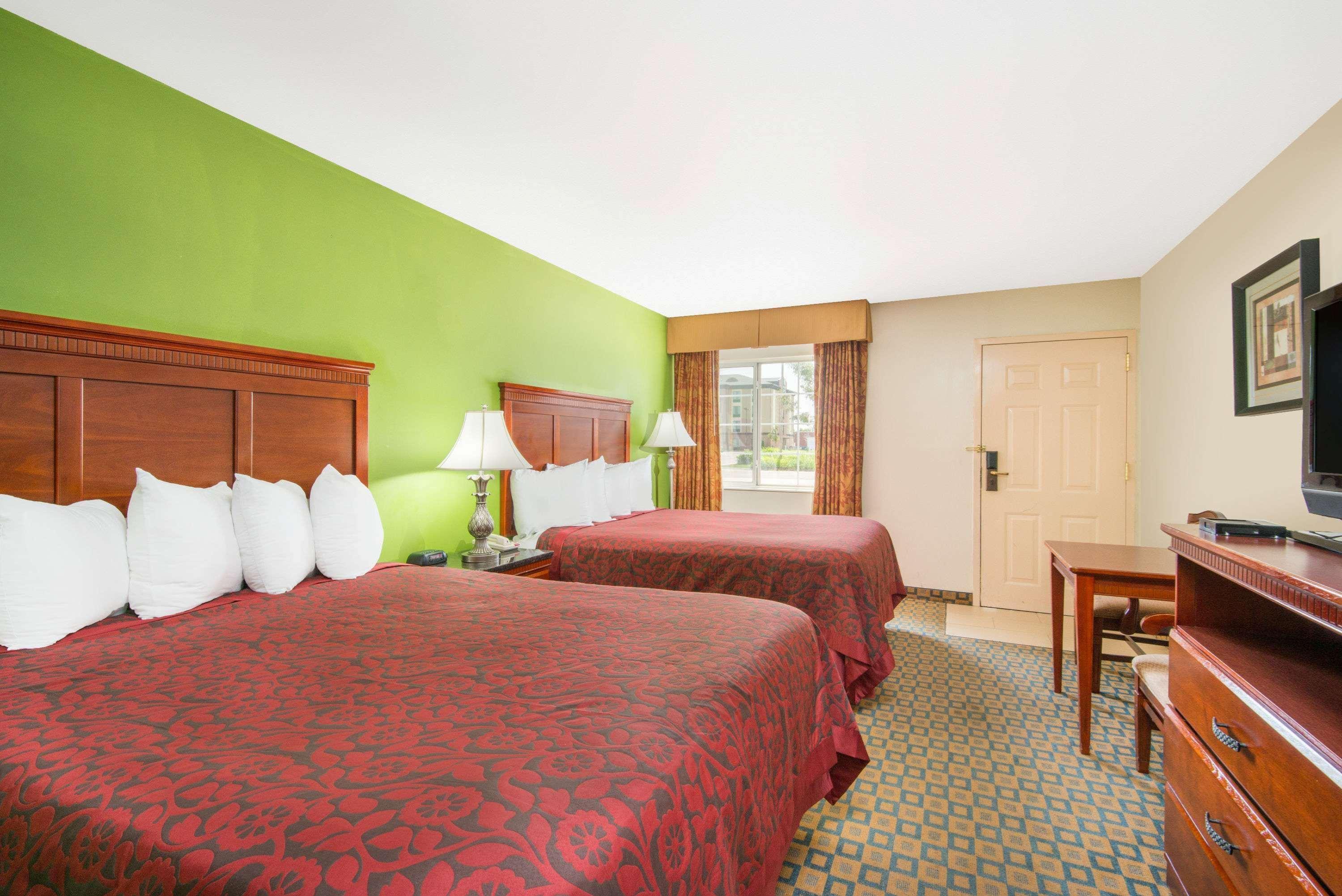 Days Inn & Suites By Wyndham Wichita Eksteriør bilde