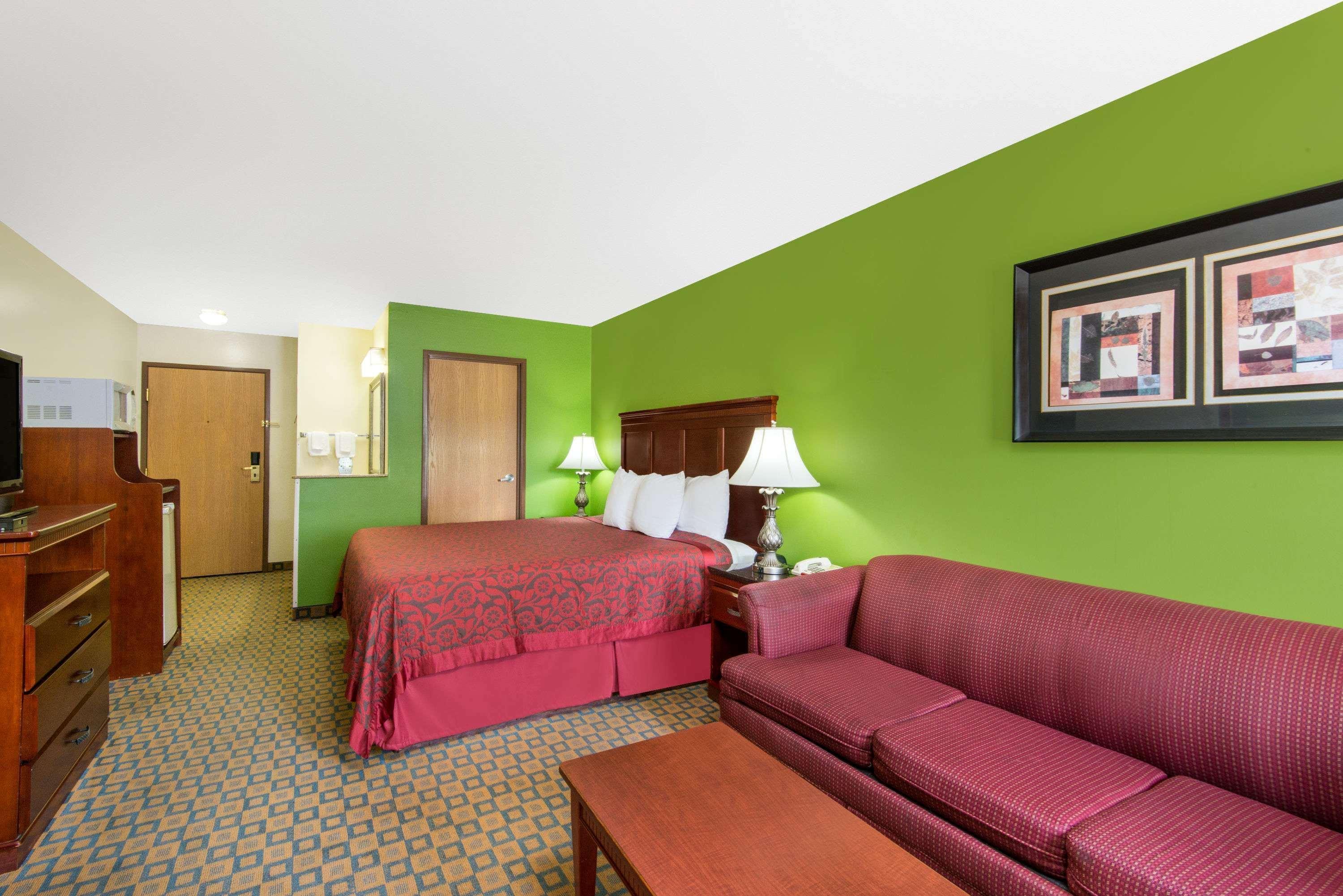 Days Inn & Suites By Wyndham Wichita Eksteriør bilde