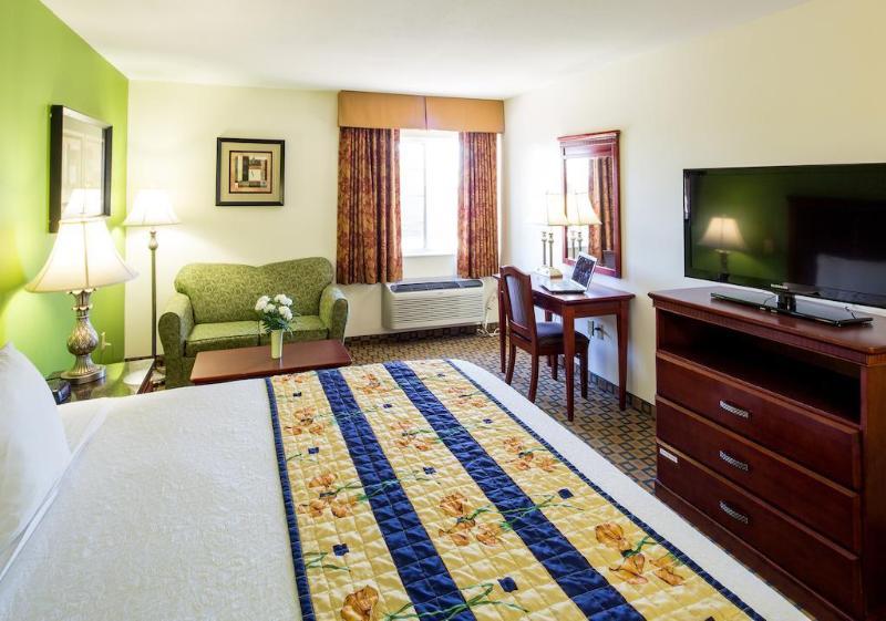 Days Inn & Suites By Wyndham Wichita Eksteriør bilde