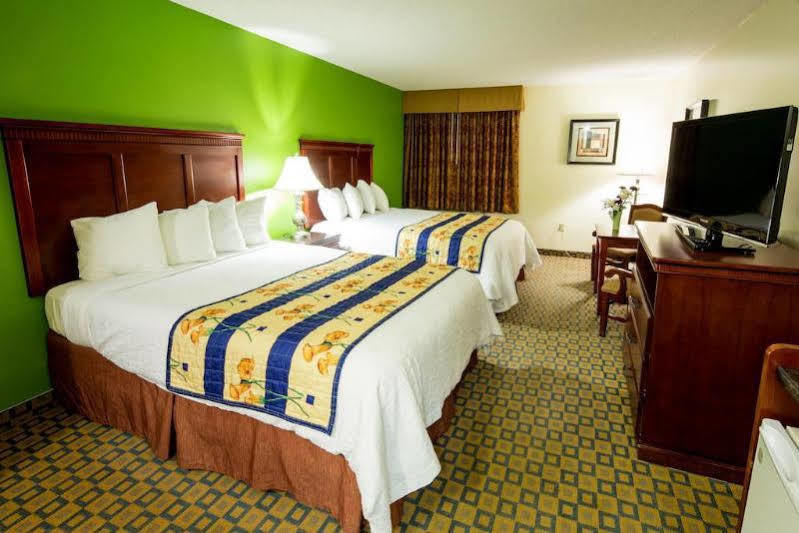 Days Inn & Suites By Wyndham Wichita Eksteriør bilde