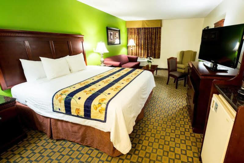 Days Inn & Suites By Wyndham Wichita Eksteriør bilde